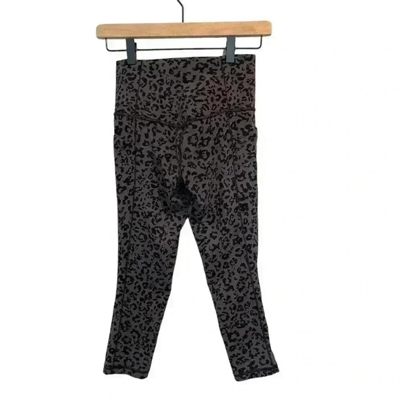 Athleta Salutation II Capri Leggings | Animal Print | Size XS | EUC - Picture 3 of 11